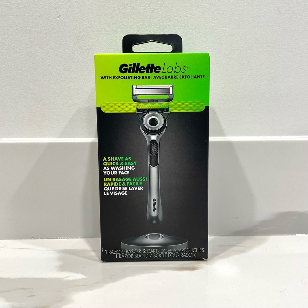 🟡2/$30 NEW GilletteLabs Razor w/ Exfoliating Bar, Razor Stand & TWO Cartridges